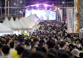 '빵지옥' 된 대전 빵축제...14만명 '역대급 인파' 몰렸다