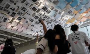 인기 드라마 속 사랑의 순간...'러브 챕터' 전시회